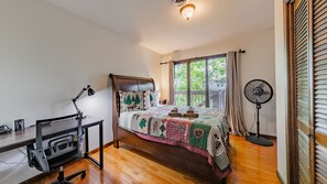 5 slaapkamers, een strijkplank/strijkijzer, gratis wifi, beddengoed
