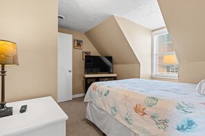 4 bedrooms, iron/ironing board, free Internet, bed sheets