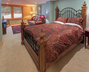 8 bedrooms, desk, iron/ironing board, free WiFi