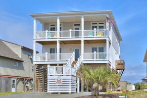 Exterior - Beautiful-Oceanview 5 BR/3.5 BA, Private Pool, Short walk to beach, Sleeps 12 (Oak Island)