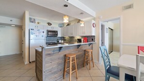 Coffee/tea maker, fridge, microwave, oven - DIRECT GULF FRONT, AWESOME BEACHES, GREAT AMENITIES, ORANGE BEACH ACTIVITIES (Orange Beach)
