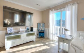 TV, DVD player - Stunning oceanview condo in Oak Island, perfect for 13 guests with luxurious amenities. (Oak Island)