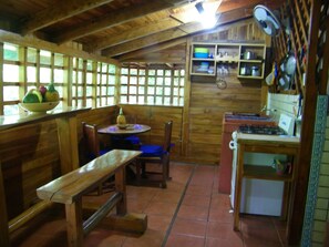 Fridge, oven, stovetop, coffee/tea maker - The Blue Lagoon Surf, Beach House Playa Avellanas, 5 min walk tobeach (Santa cruz)