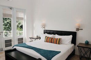 4 chambres, coffres-forts dans les chambres, bureau