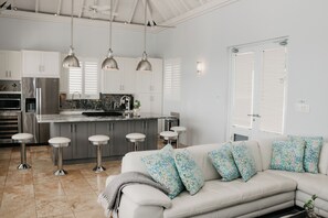 TV connectée, jeux vidéo, livres, médiathèque