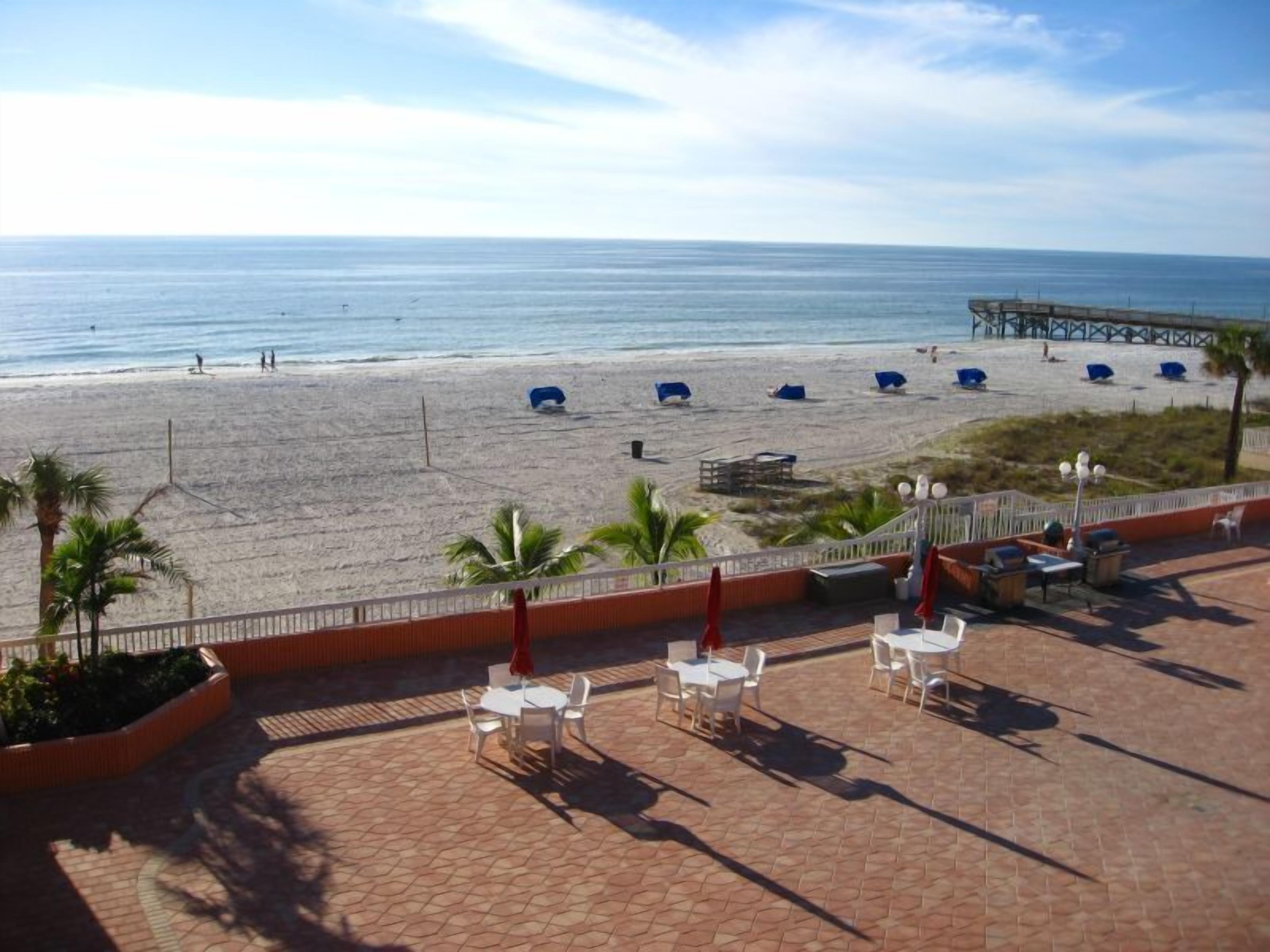 Luxury and Beautiful Sunsets From your Balcony! 