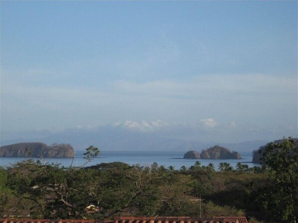 Näkymä rannalle/valtamerelle