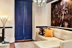 Lobby sitting area - St. Ander's Guest House (Lisbon)