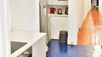 冰箱、微波炉、烤箱、炉灶