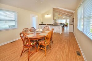 Dining - Beautiful, 4 Bdrm/3 Bath, 2nd Row Home-Sleeps 10 (Oak Island)