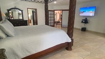 3 dormitorios, tabla de planchar con plancha, cuna de viaje