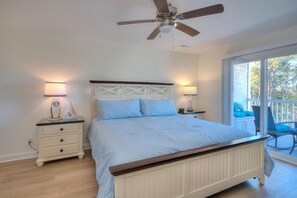 3 slaapkamers, een strijkplank/strijkijzer, gratis wifi, beddengoed