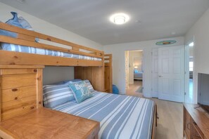 3 bedrooms, iron/ironing board, free WiFi, bed sheets