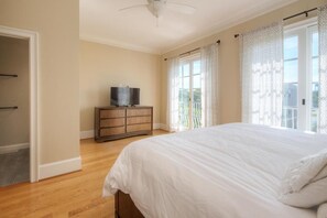 5 bedrooms, iron/ironing board, free WiFi, bed sheets