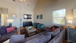 Smart TV - Shared Heated Pool, Golf Cart Accessible, Close to Beach (Port Aransas)