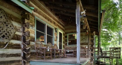 WE ARE OPEN! Authentic log cabin on Paint Creek, 0.5 mi to Appalachian Trail