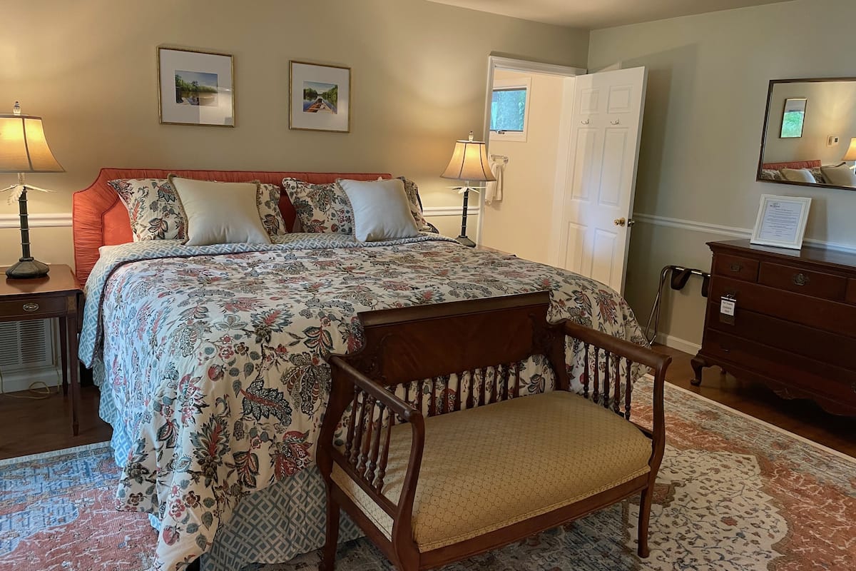 Estudio Premium, 1 cama King size, vista al río | Ropa de cama de alta calidad y tabla de planchar con plancha