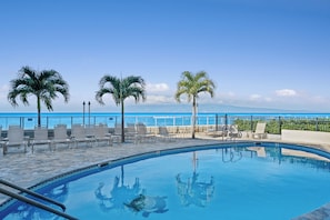 Lämmitetty uima-allas