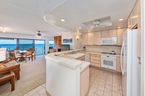 Fridge, microwave, oven, stovetop - 🏖️🌸 Summer Savings!  Spectacular Ocean front Views! 2 Mstr Bdrms/2 Bths 🏝️🌺 (Lahaina)