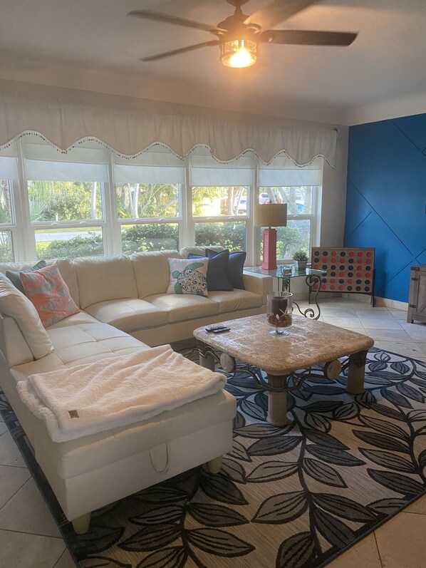 Téléviseur connecté, jeux vidéo, lecteur de DVD, livres