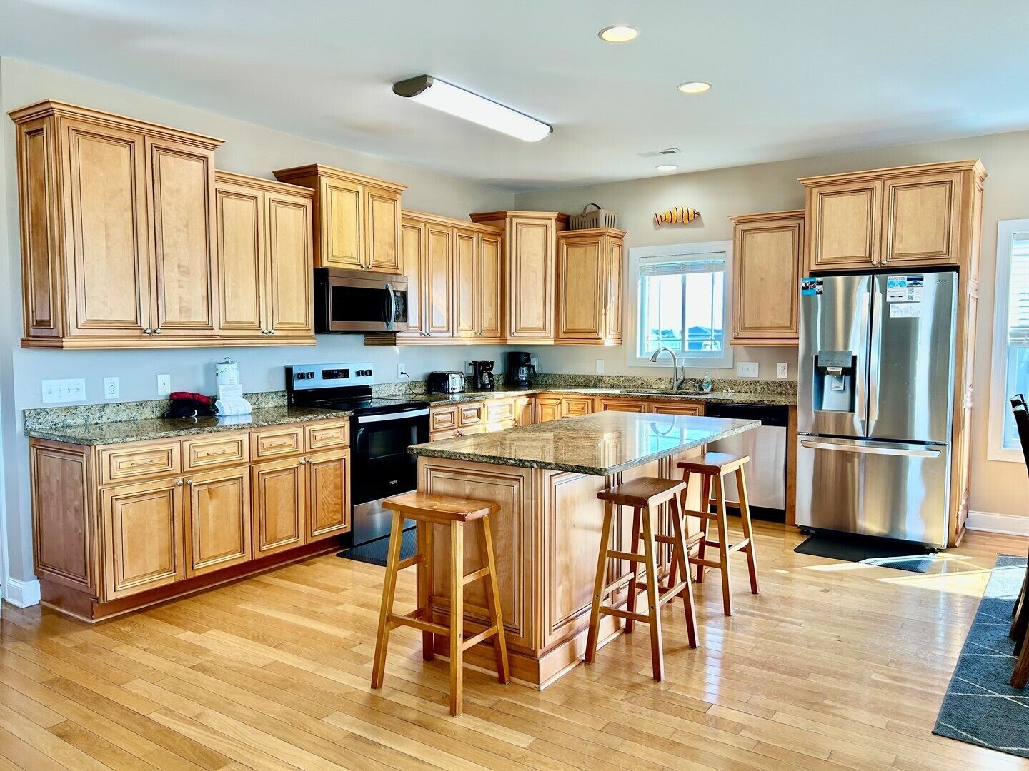 ثلاجة، ميكروويف، فرن، موقد طهي مسطح