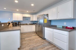 Réfrigérateur, micro-ondes, four, lave-vaisselle