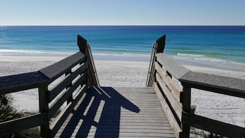 Aan het strand, ligstoelen aan het strand