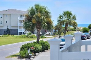 Property grounds - Experience ocean views at Oak Island OW 5104, a spacious 3-bedroom condo for 8. (Oak Island)