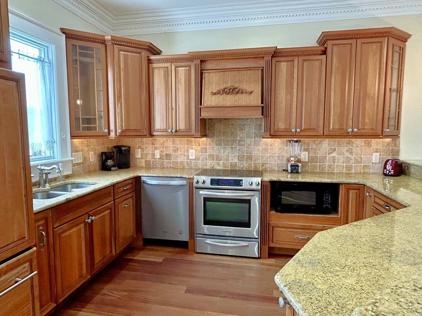 雪櫃、微波爐、焗爐、爐具