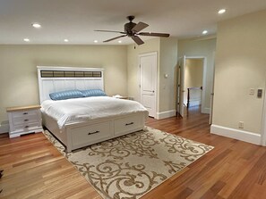 4 bedrooms, iron/ironing board, free WiFi, bed sheets