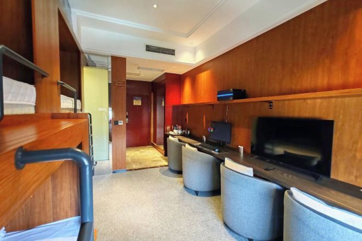Quadruple Room With E-sports