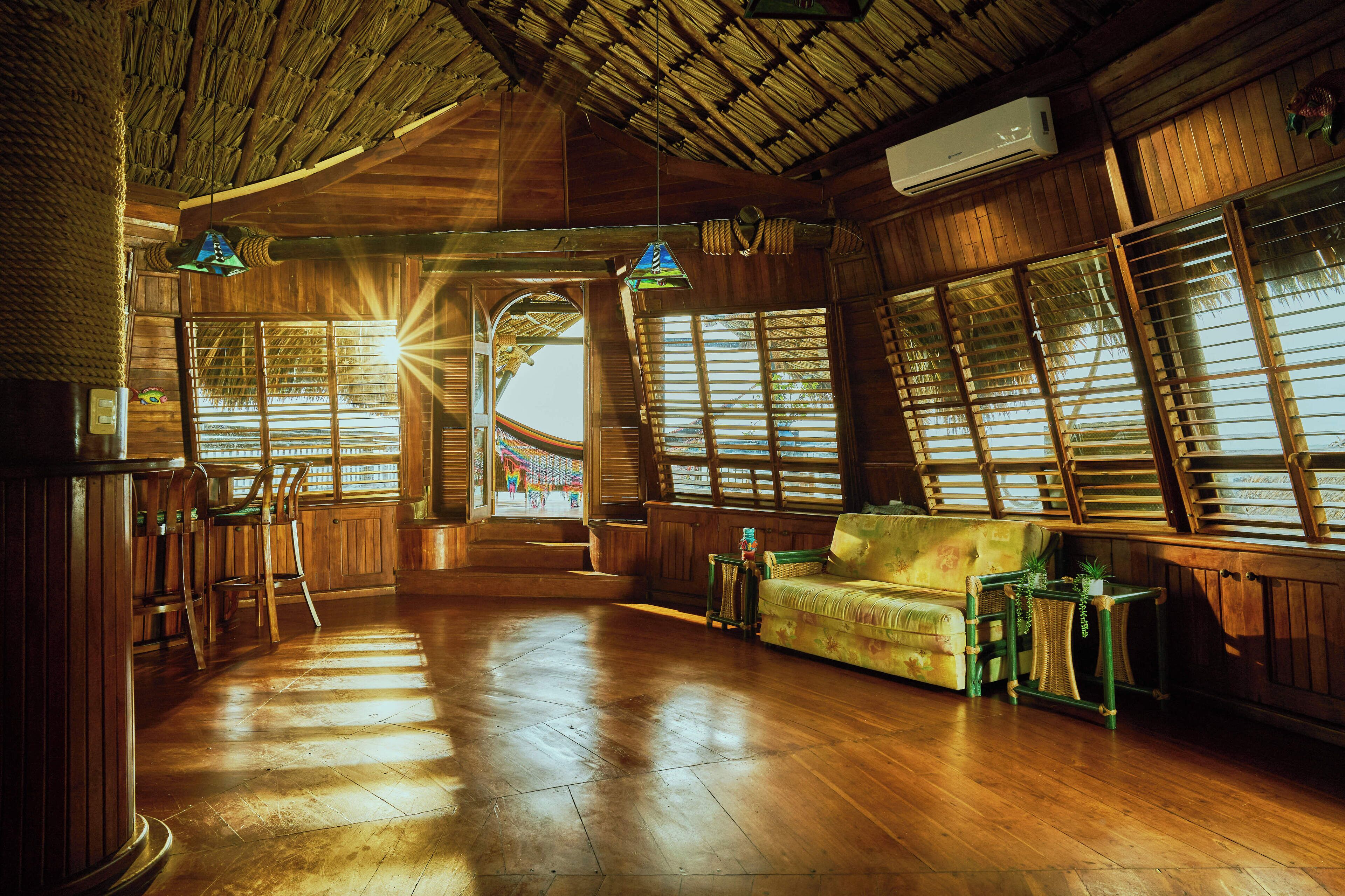 Suite Vista al Mar | Travel cot, rollaway beds, bed sheets
