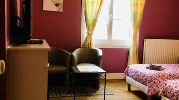 Decoración personalizada, muebles diferentes y wifi gratis