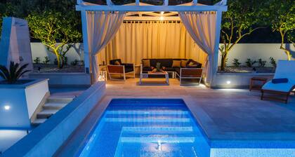 Luxury Apartments Giovanni with pool