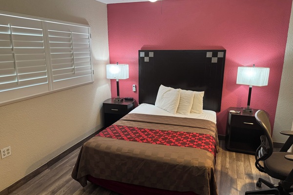 Standard Room, 1 Queen Bed