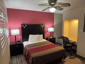 Standard Room, 1 Queen Bed | Individually decorated, individually furnished, laptop workspace - Western Motel (El Centro)