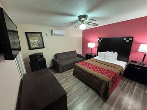 Standard Room, 1 Queen Bed | Individually decorated, individually furnished, laptop workspace - Western Motel (El Centro)