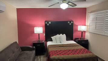 Habitació estàndard, 1 llit de matrimoni | Bany | Capçal de dutxa tipus cascada i articles de tocador gratuïts