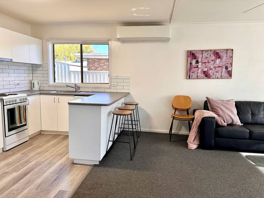 Appartement | Privékeuken | Een koelkast, een magnetron, een oven, een kookplaat