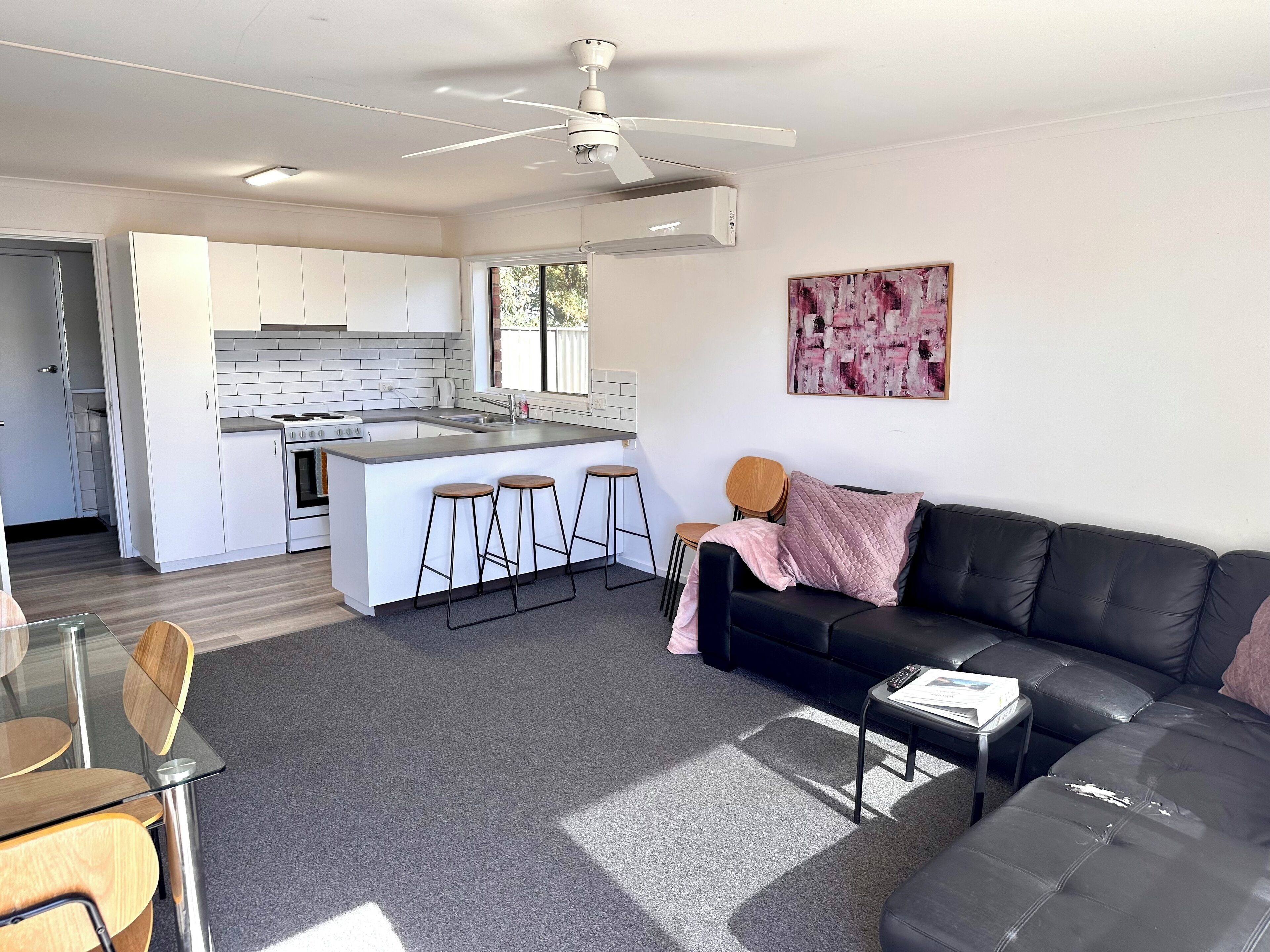 Apartment | Ruang tamu | 44 inci televisyen skrin rata dengan digital, TV Pintar, Netflix