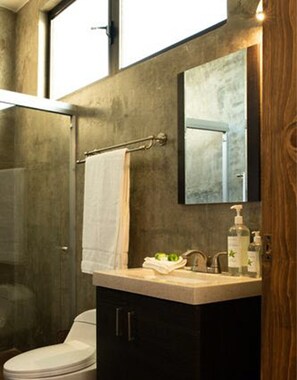 Shower, free toiletries, towels - Vinos Xecué (Ensenada)