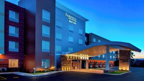 A Fairfield Inn & Suites Marriott hotel with a modern design, featuring a prominent entrance and a covered outdoor area. - Fairfield Inn & Suites by Marriott Buffalo Amherst/University (Buffalo)