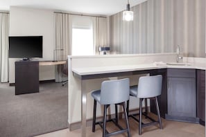 Full-size fridge, microwave, stovetop, dishwasher - Residence Inn by Marriott St. Louis West County (Town and Country)