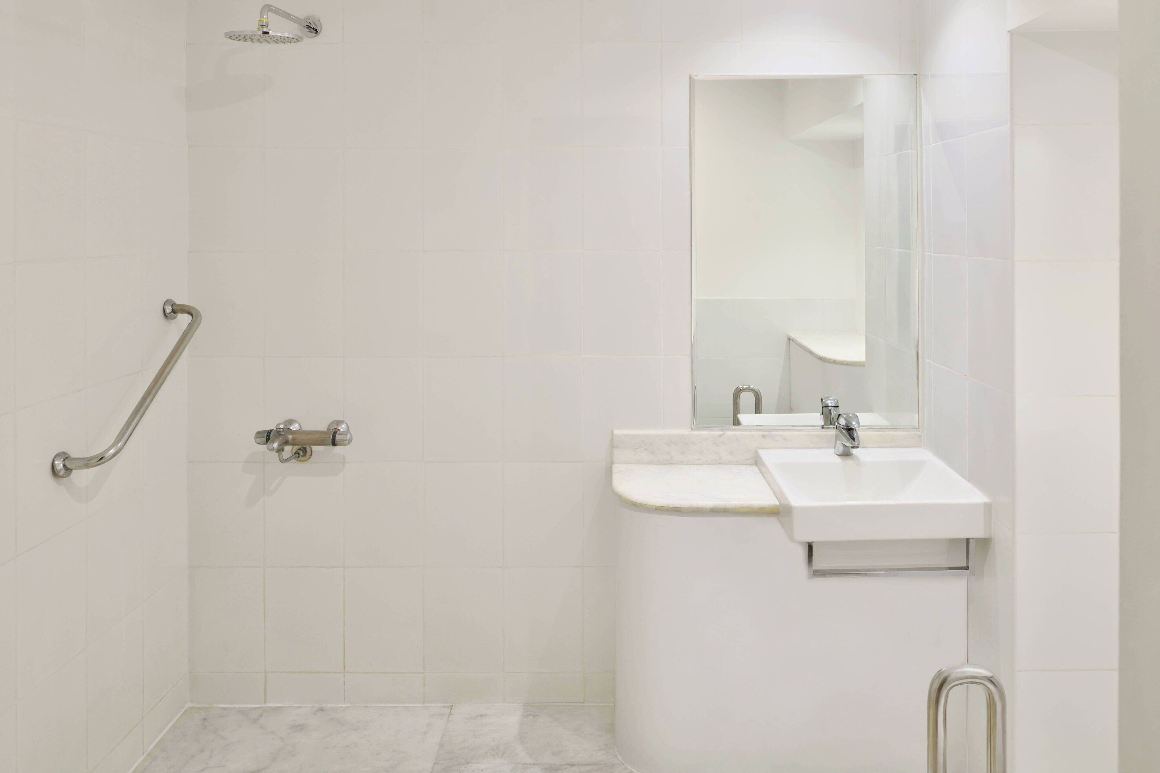 room, 1 double bed | bathroom | free toiletries, hair dryer, towels