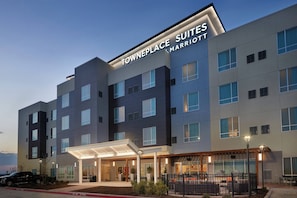 Exterior - TownePlace Suites by Marriott Fort Worth Northwest/Lake Worth (Fort Worth)