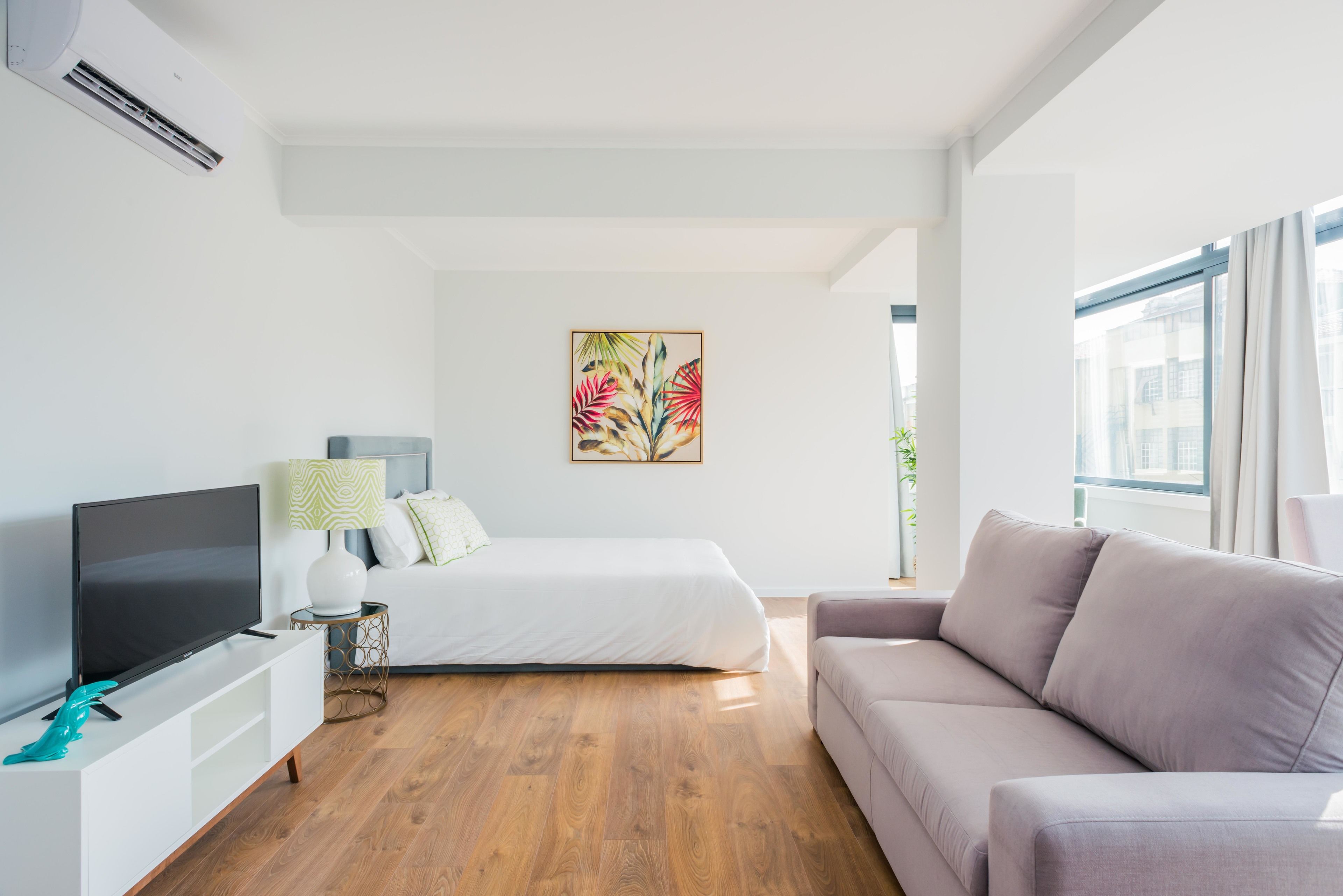 شقة إستديو سوبيريور - سرير كبير مع أريكة سرير - لغير المدخنين | تجهيزات عازلة للصوت ومكواة/لوح كي وواي فاي مجانًا وملاءات أسرّة