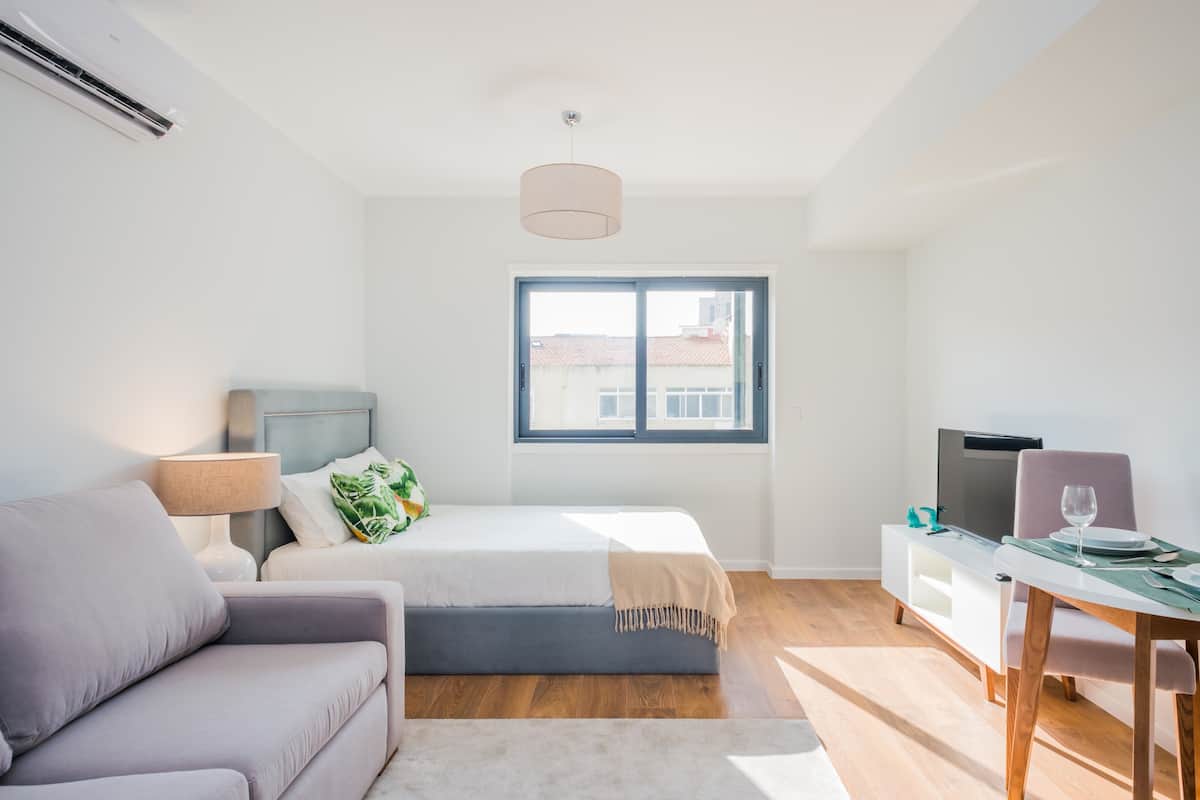 Soundproofing, iron/ironing board, free cots/infant beds