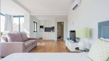 Superior Studio, 1 Queen Bed with Sofa bed, Accessible, Non Smoking | Soundproofing, iron/ironing board, free cots/infant beds