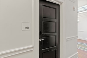 Literie de qualité supérieure, coffres-forts dans les chambres