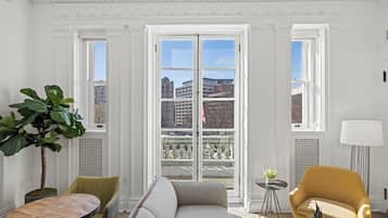 50-inch flat-screen TV with digital channels, TV, Netflix